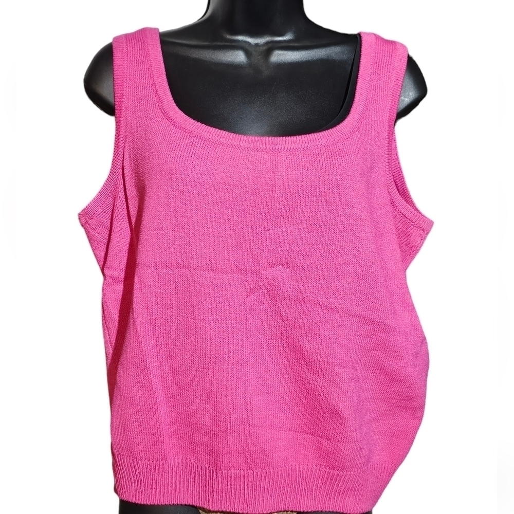 St. John Collection Basic Knit Scoop Neck Sleevel… - image 1